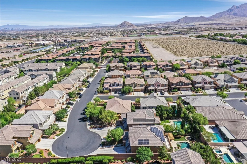 7033 Twin Forks Peak, Las Vegas, NV 89166