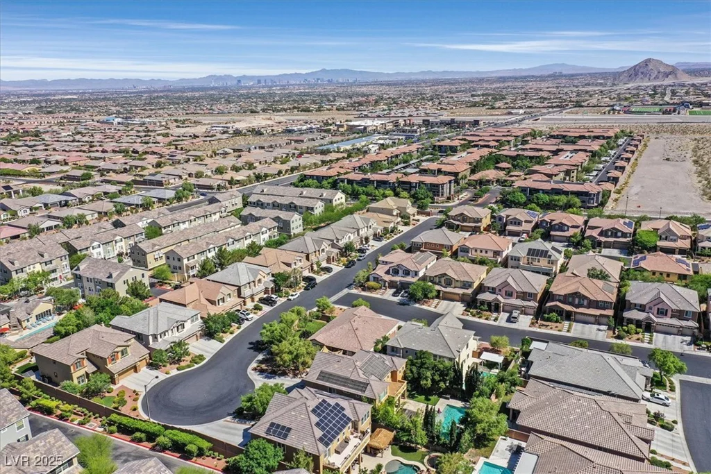 7033 Twin Forks Peak, Las Vegas, NV 89166