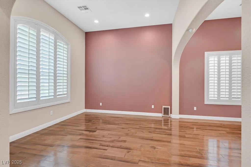 7033 Twin Forks Peak, Las Vegas, NV 89166