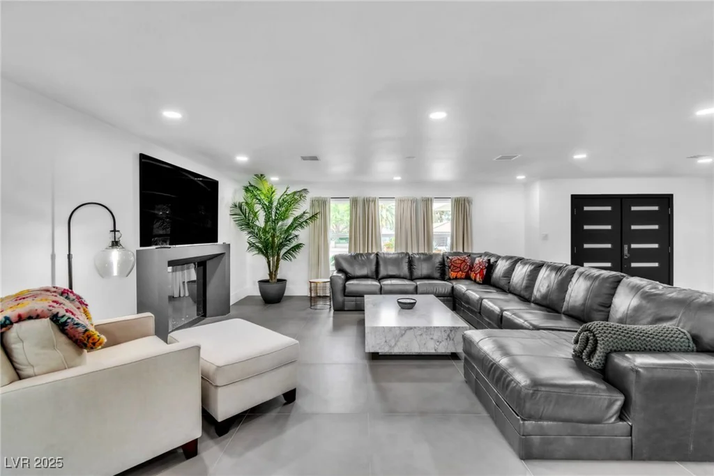 3189 Montecito, Las Vegas, NV 89120
