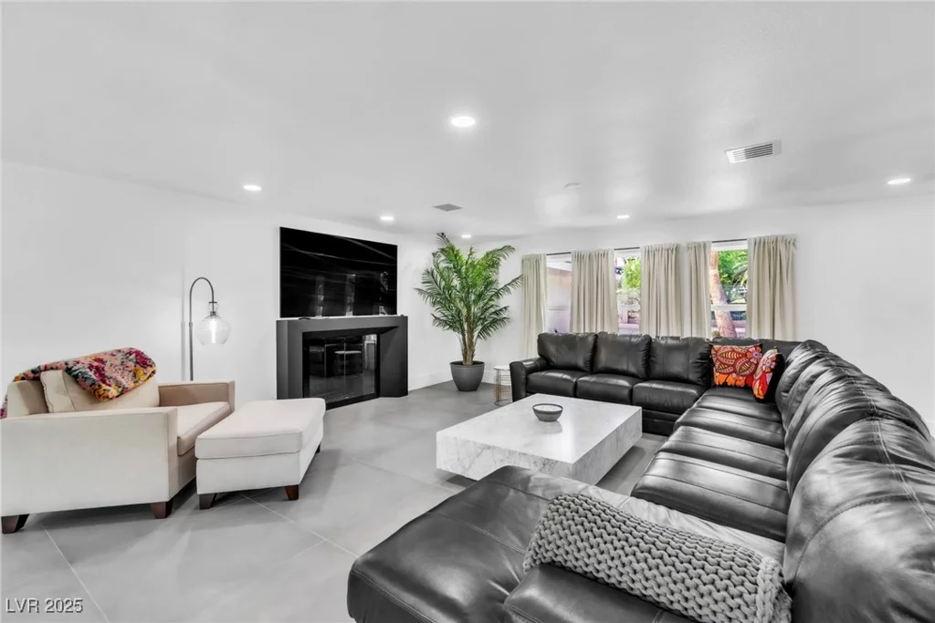 3189 Montecito, Las Vegas, NV 89120