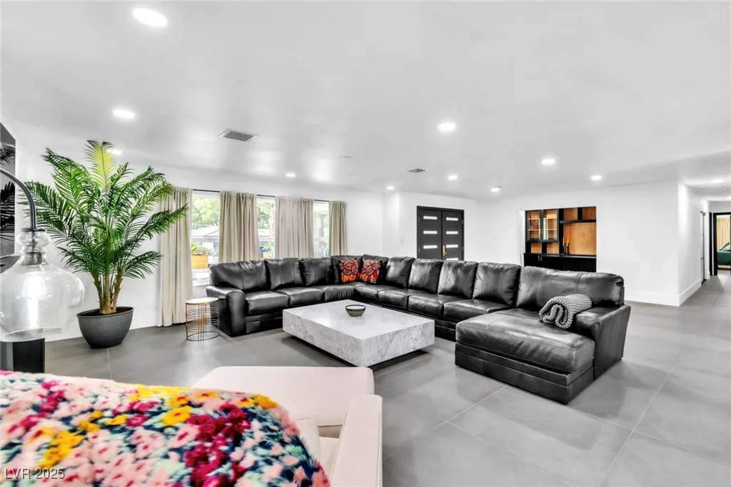 3189 Montecito, Las Vegas, NV 89120