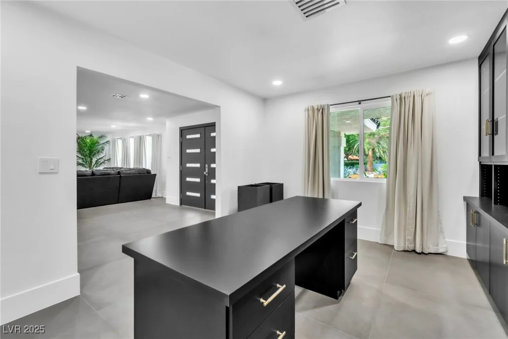 3189 Montecito, Las Vegas, NV 89120