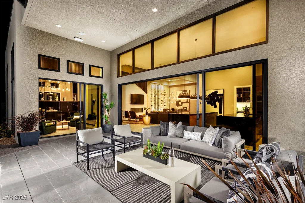 10848 Vista Altura, Las Vegas, NV 89135