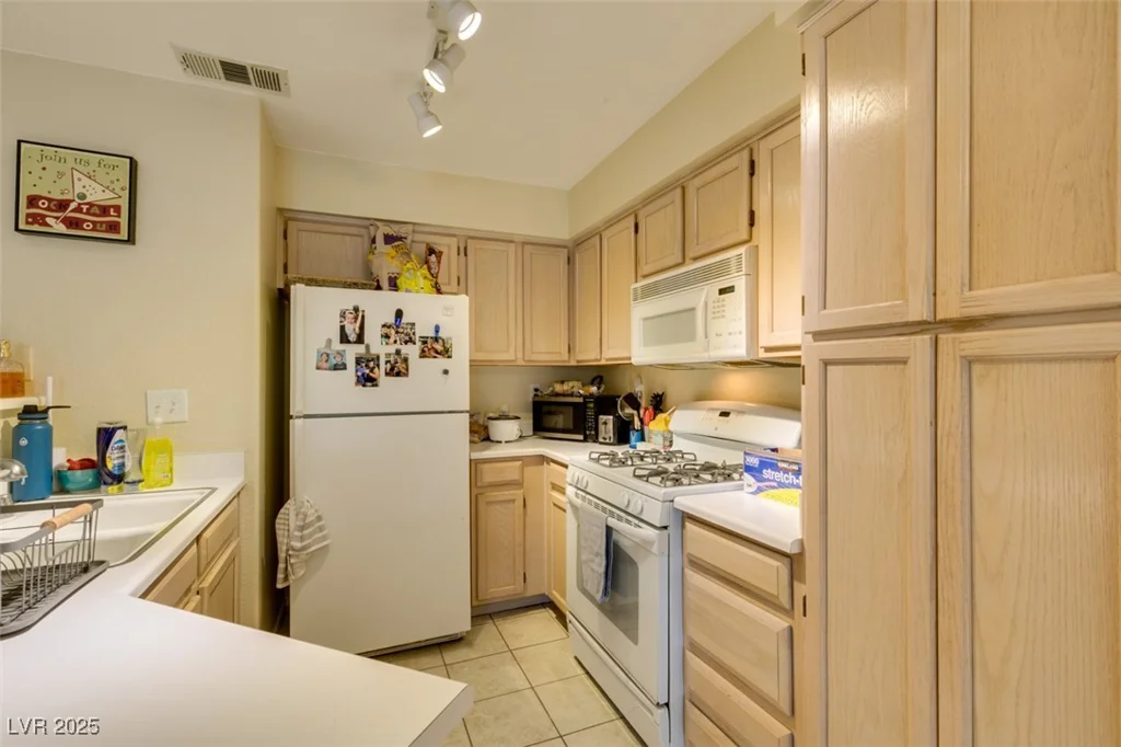 5415 Harmon, Las Vegas, NV 89103