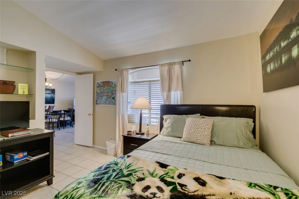 5415 Harmon, Las Vegas, NV 89103