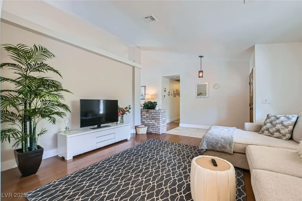 7385 Severence, Las Vegas, NV 89131