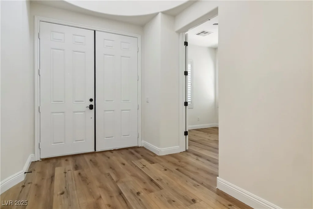 6921 Puetollano, North Las Vegas, NV 89084