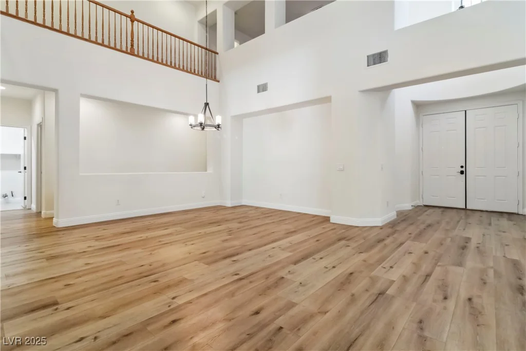 6921 Puetollano, North Las Vegas, NV 89084