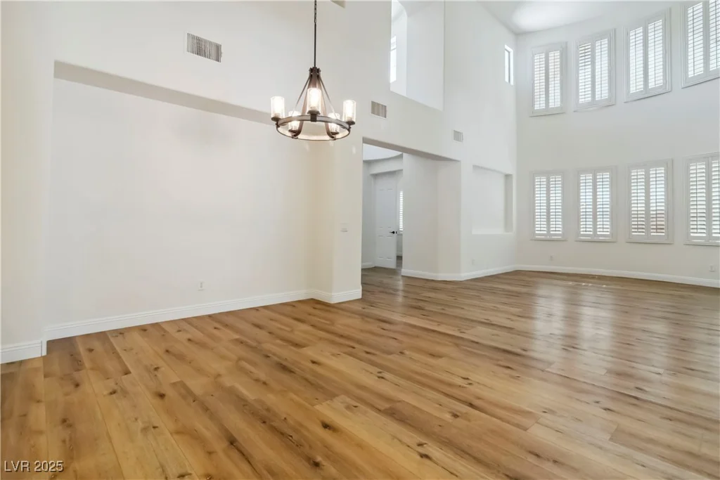 6921 Puetollano, North Las Vegas, NV 89084