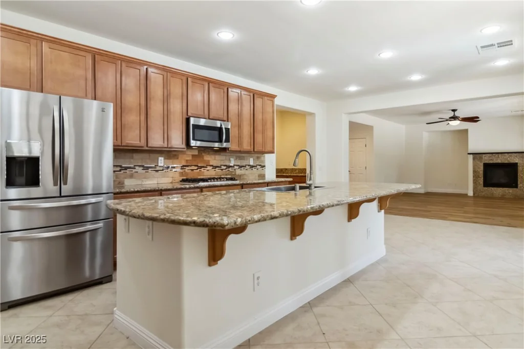 6921 Puetollano, North Las Vegas, NV 89084