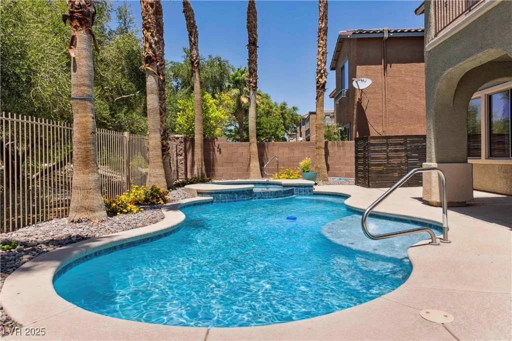 6921 Puetollano, North Las Vegas, NV 89084