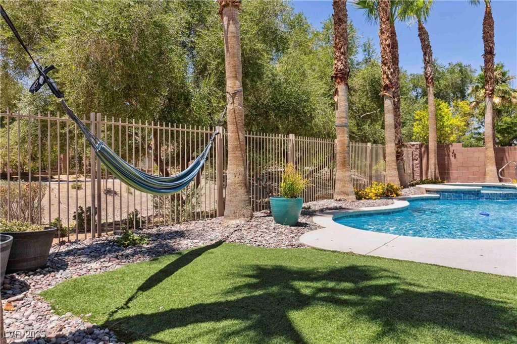 6921 Puetollano, North Las Vegas, NV 89084