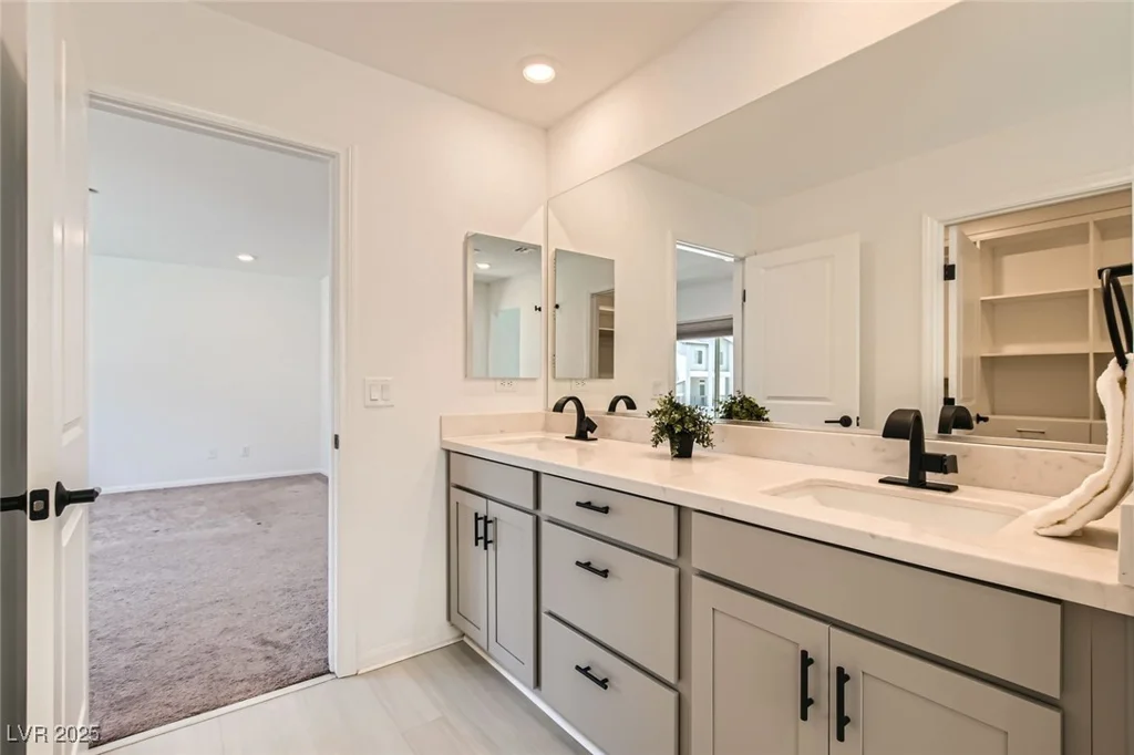 5804 Gossamer Stone, Las Vegas, NV 89141
