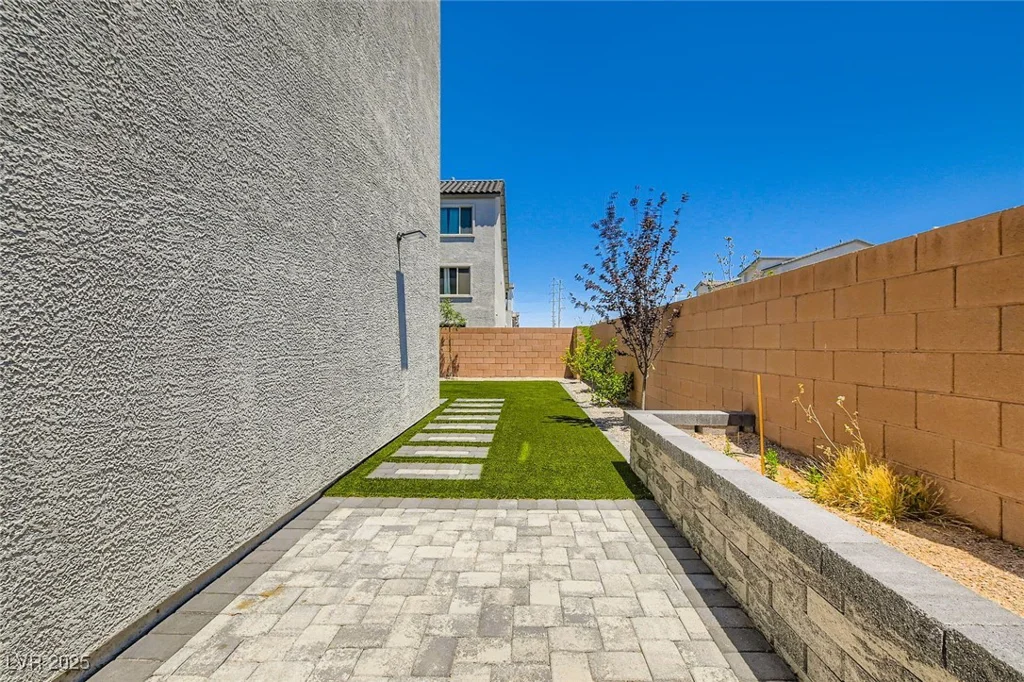 5804 Gossamer Stone, Las Vegas, NV 89141