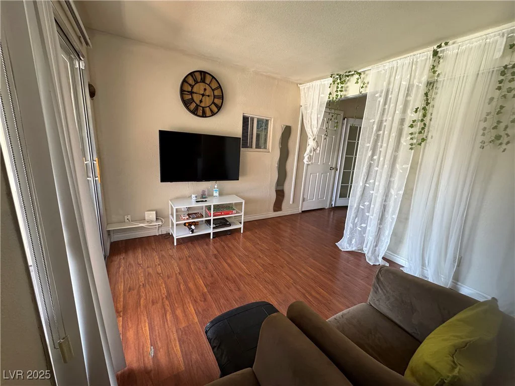 5499 Indian River, Las Vegas, NV 89103