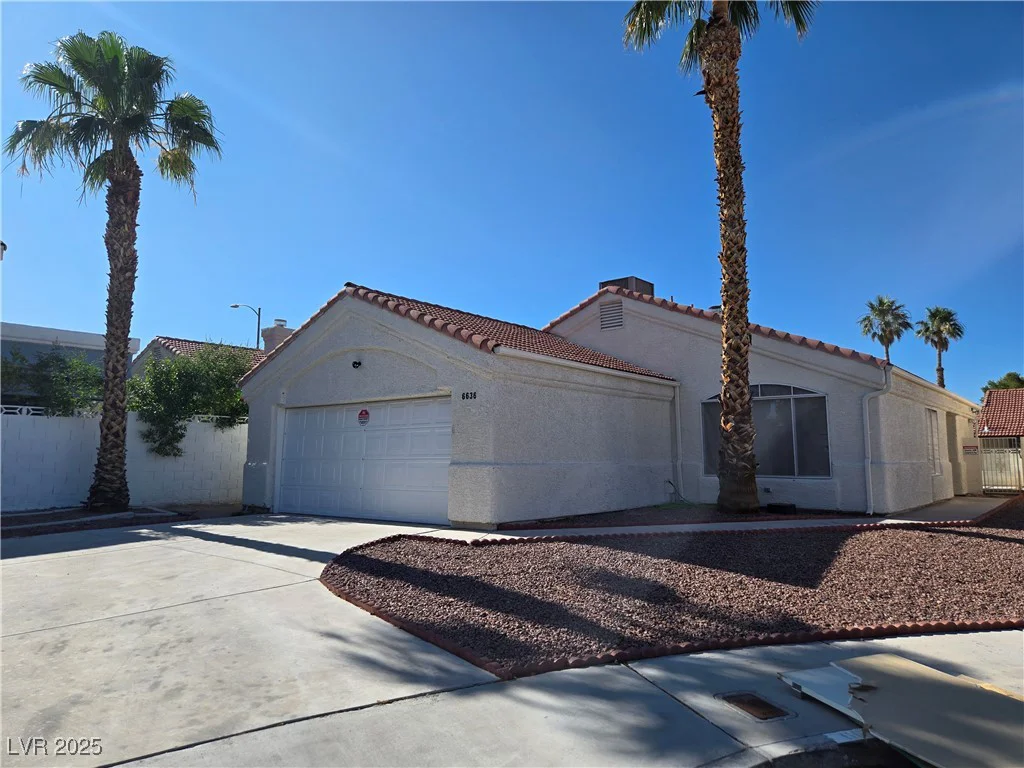 6636 Old Oxford, Las Vegas, NV 89108