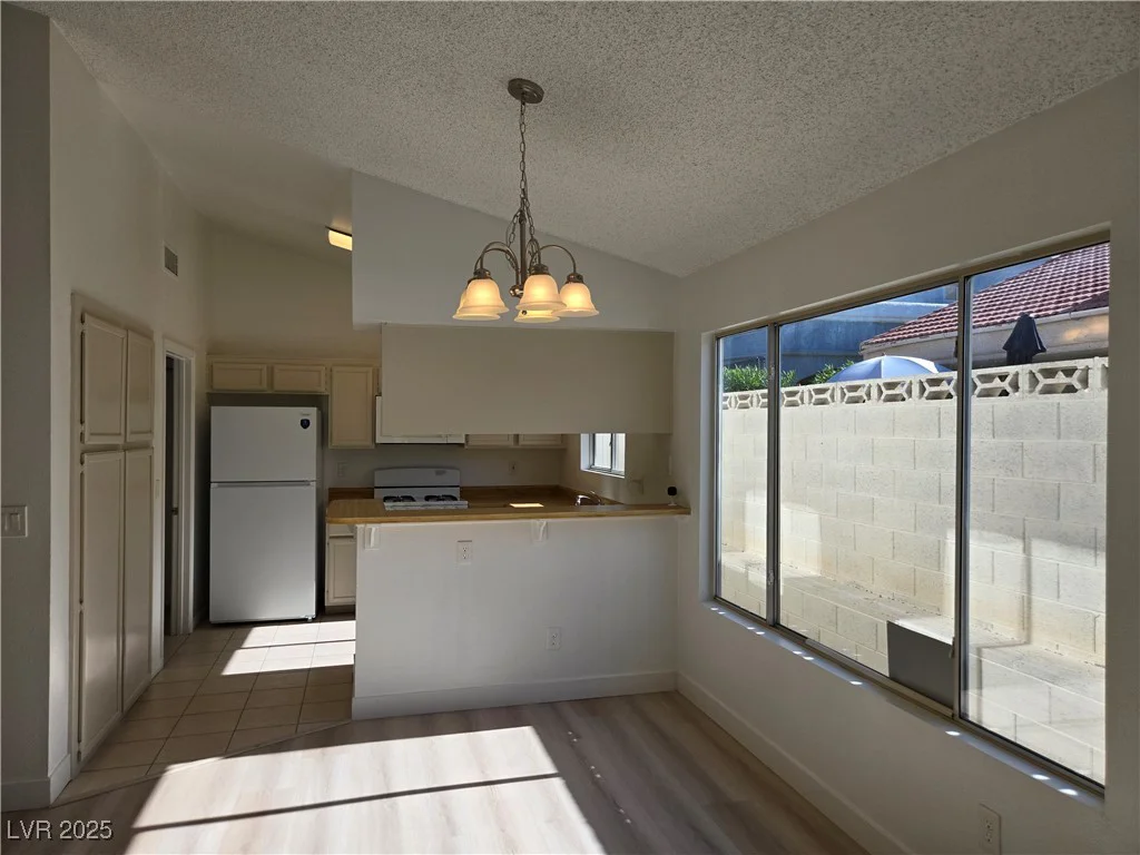 6636 Old Oxford, Las Vegas, NV 89108