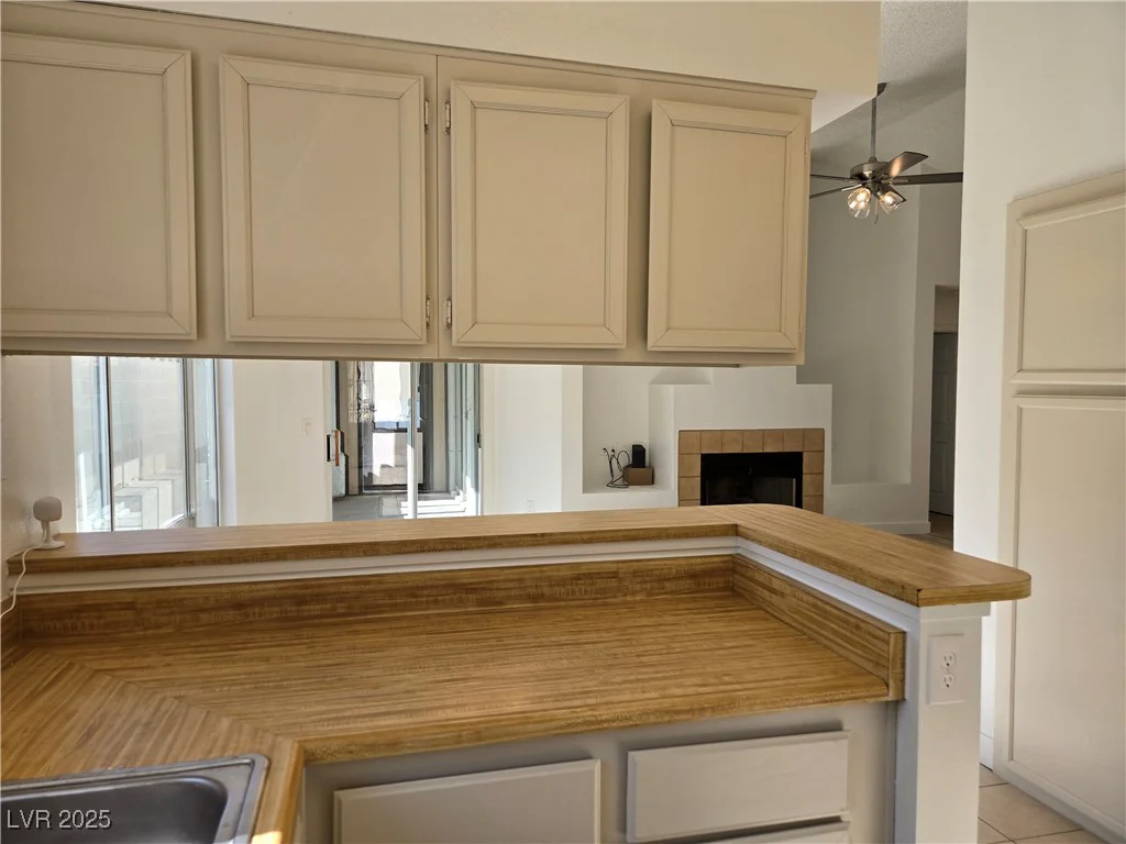 6636 Old Oxford, Las Vegas, NV 89108