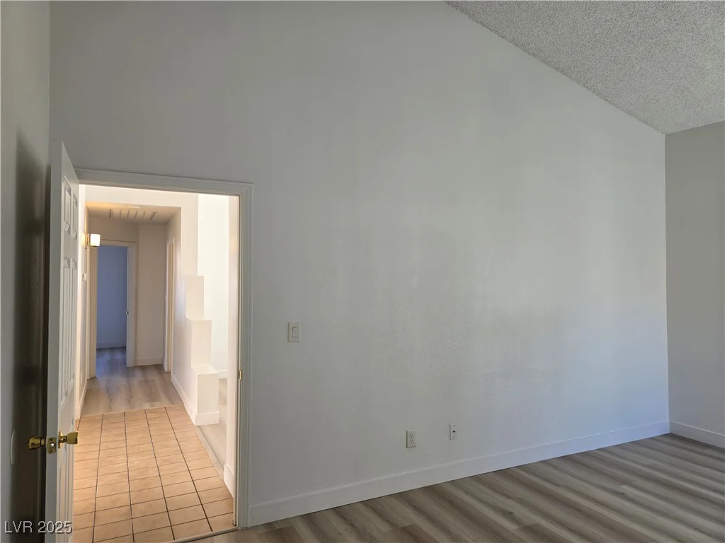 6636 Old Oxford, Las Vegas, NV 89108