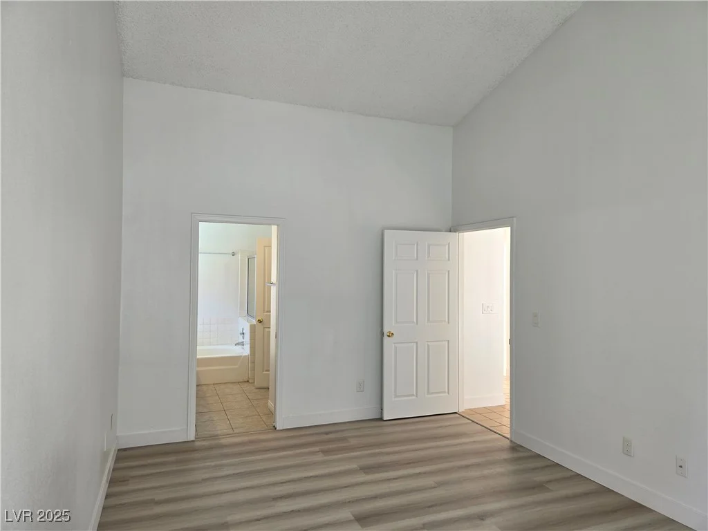 6636 Old Oxford, Las Vegas, NV 89108