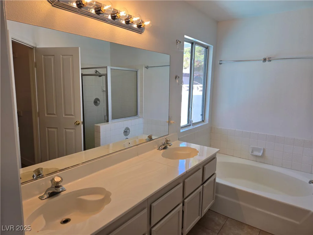 6636 Old Oxford, Las Vegas, NV 89108