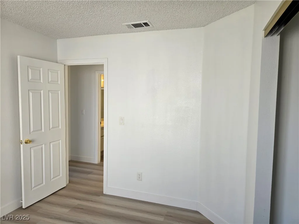 6636 Old Oxford, Las Vegas, NV 89108