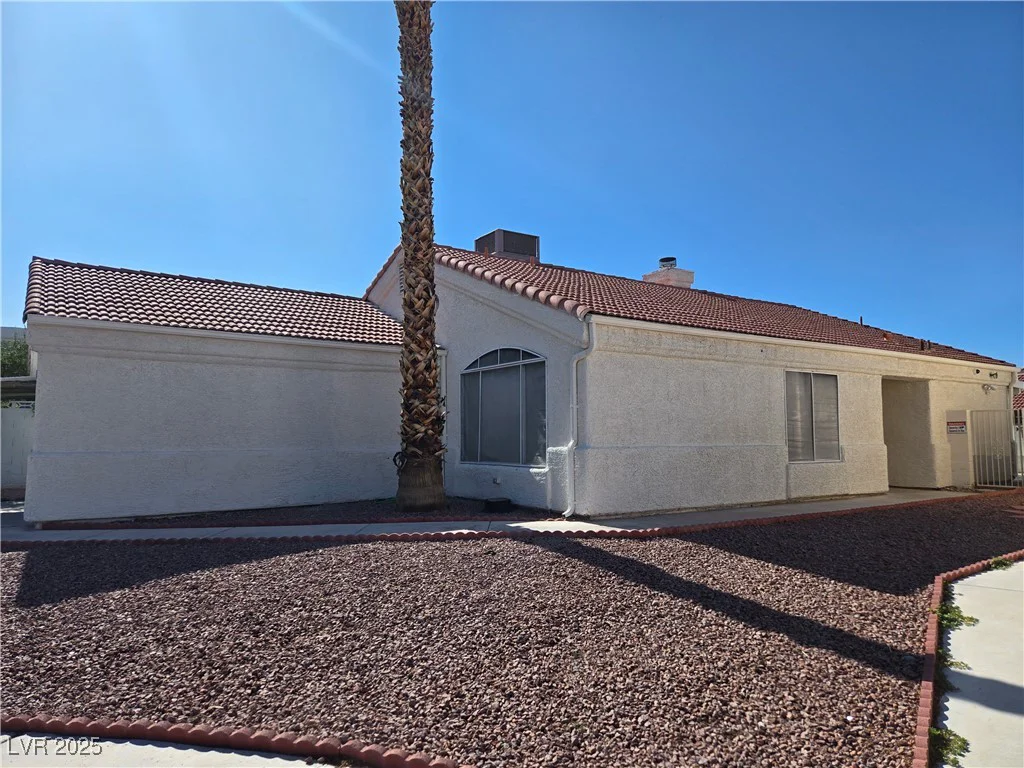 6636 Old Oxford, Las Vegas, NV 89108