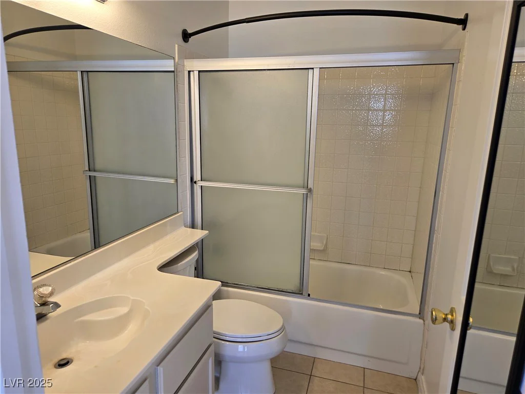 6636 Old Oxford, Las Vegas, NV 89108