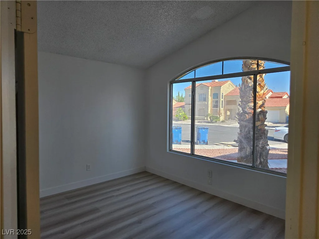 6636 Old Oxford, Las Vegas, NV 89108