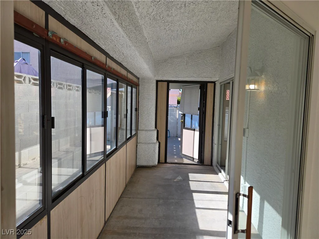 6636 Old Oxford, Las Vegas, NV 89108