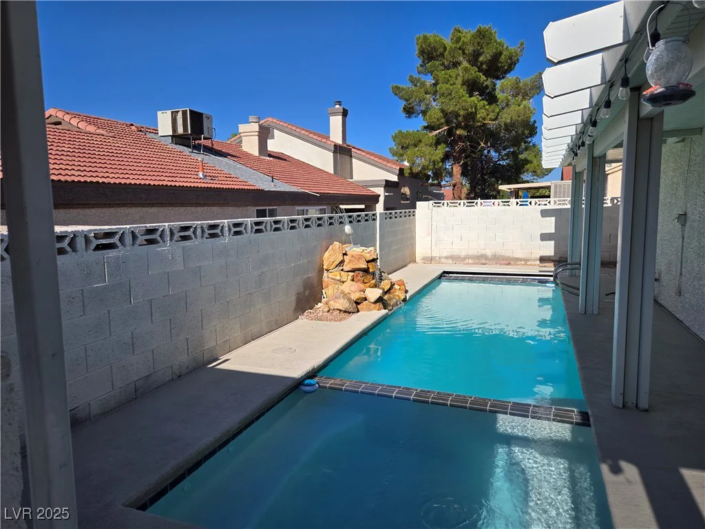 6636 Old Oxford, Las Vegas, NV 89108