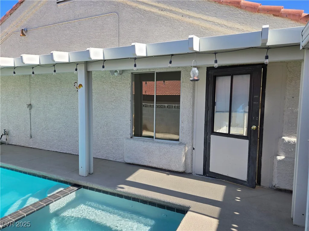 6636 Old Oxford, Las Vegas, NV 89108