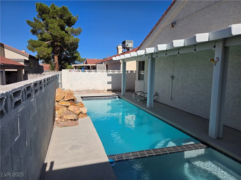 6636 Old Oxford, Las Vegas, NV 89108