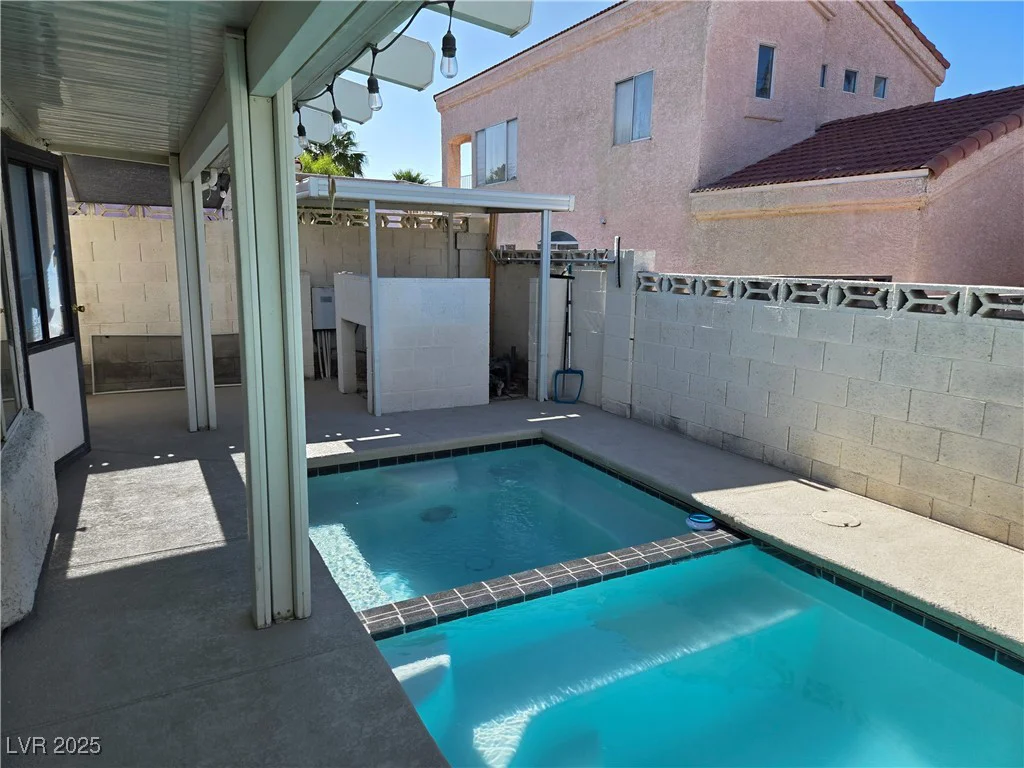 6636 Old Oxford, Las Vegas, NV 89108