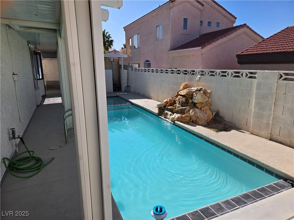 6636 Old Oxford, Las Vegas, NV 89108