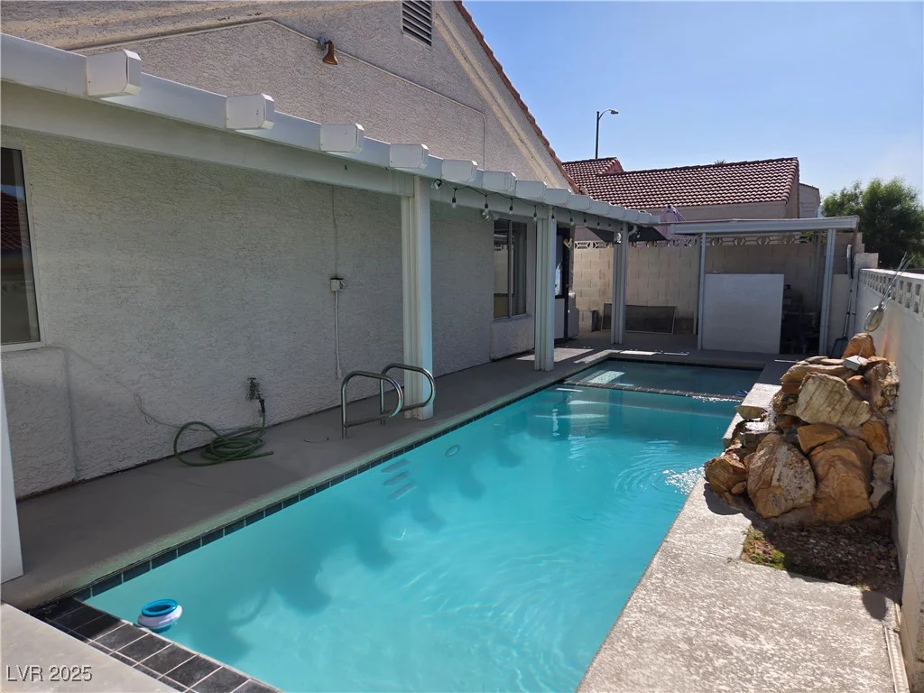 6636 Old Oxford, Las Vegas, NV 89108