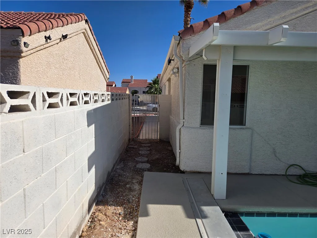 6636 Old Oxford, Las Vegas, NV 89108