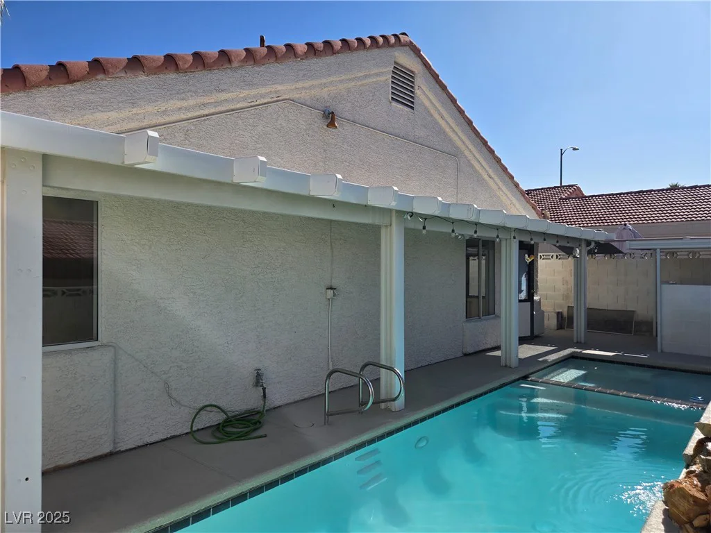 6636 Old Oxford, Las Vegas, NV 89108