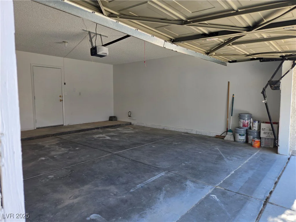 6636 Old Oxford, Las Vegas, NV 89108