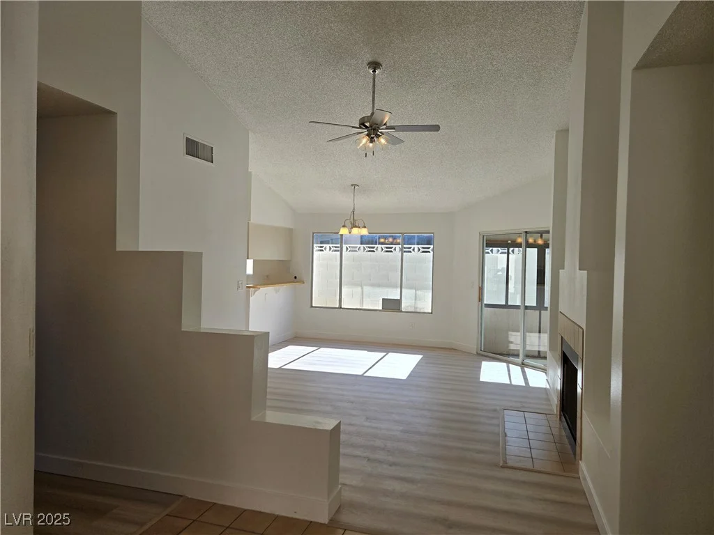 6636 Old Oxford, Las Vegas, NV 89108