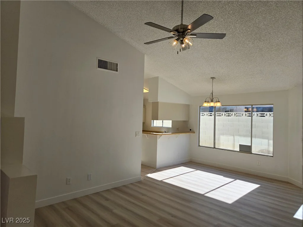 6636 Old Oxford, Las Vegas, NV 89108