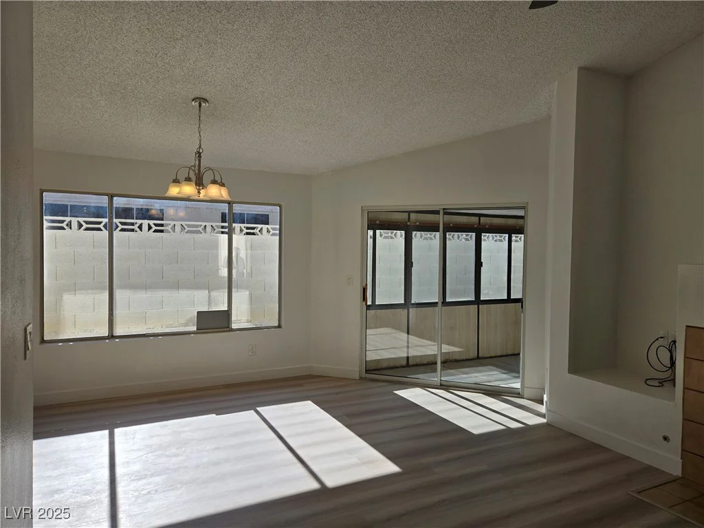 6636 Old Oxford, Las Vegas, NV 89108