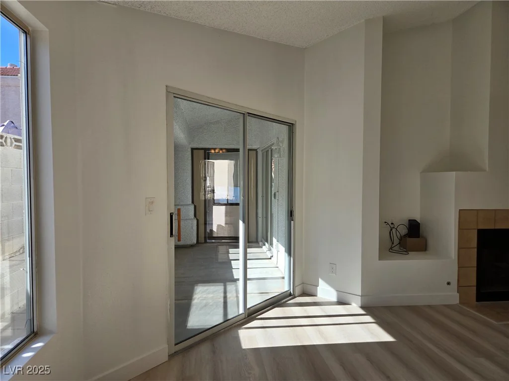 6636 Old Oxford, Las Vegas, NV 89108