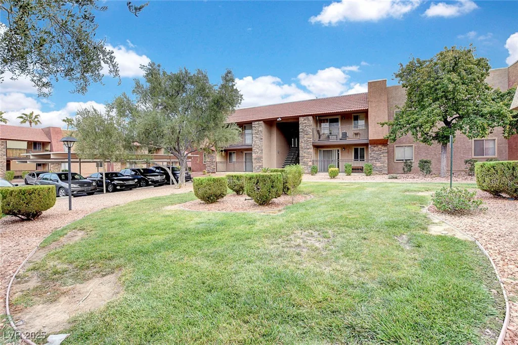 4990 River Glen, Las Vegas, NV 89103