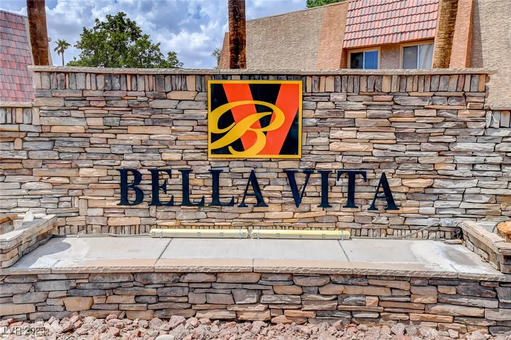 4990 River Glen, Las Vegas, NV 89103