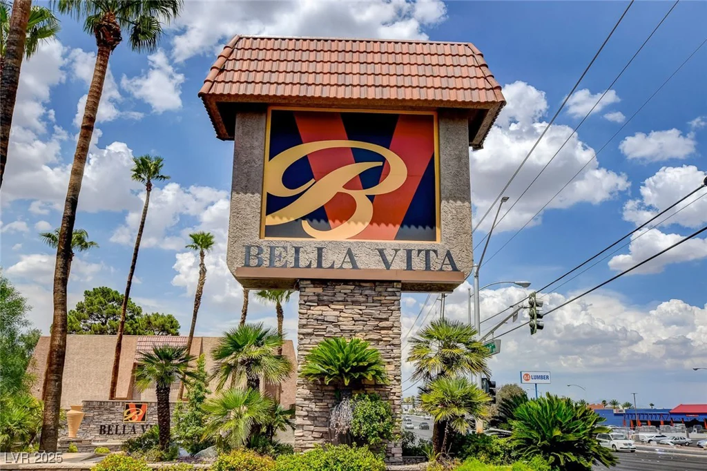 4990 River Glen, Las Vegas, NV 89103