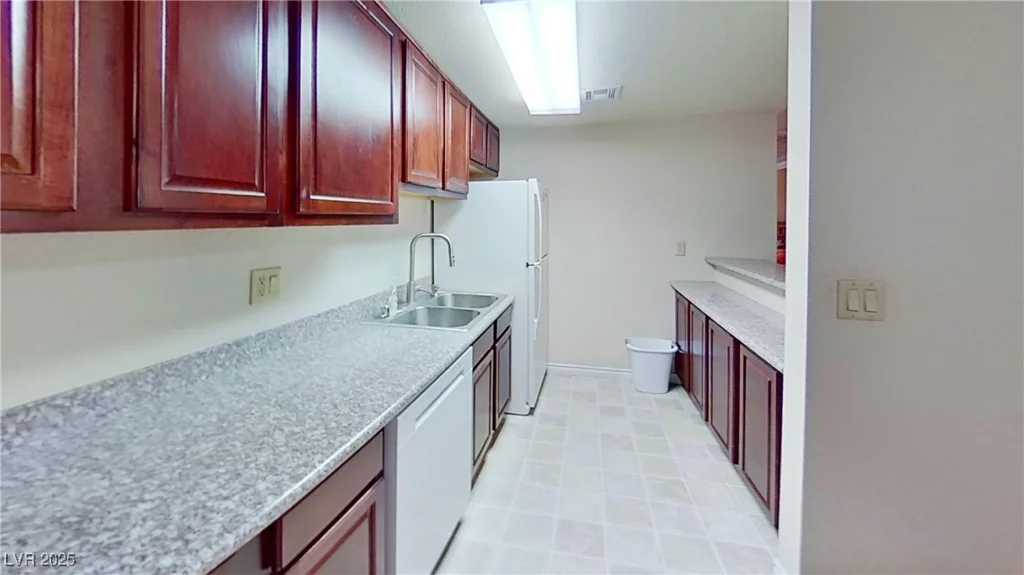 4990 River Glen, Las Vegas, NV 89103