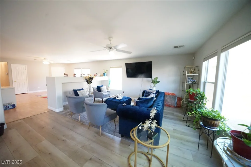 6040 Eganridge, North Las Vegas, NV 89081