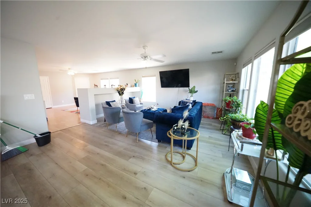 6040 Eganridge, North Las Vegas, NV 89081